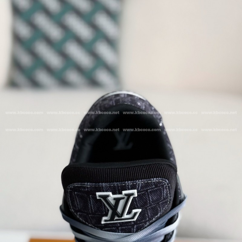 L0*is V*t0n TRAINER SNEAKERS