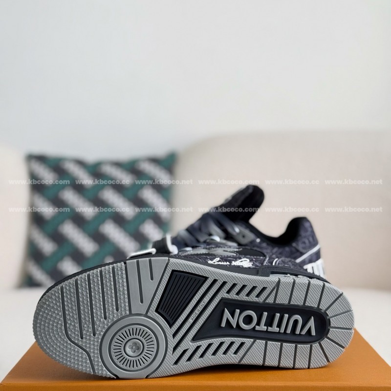 L0*is V*t0n TRAINER SNEAKERS