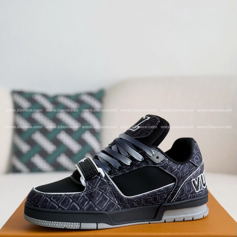 L0*is V*t0n TRAINER SNEAKERS