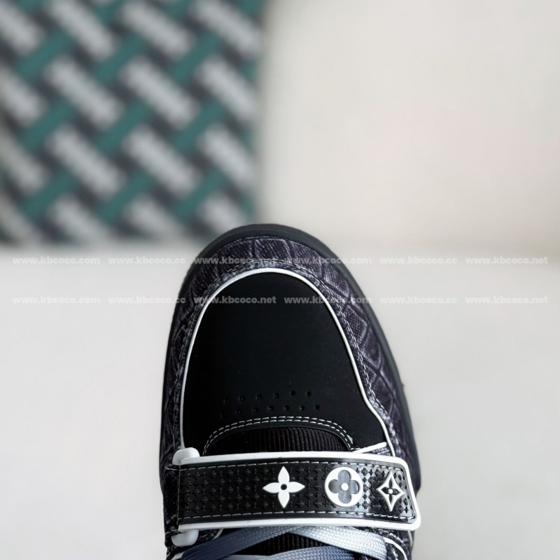 L0*is V*t0n TRAINER SNEAKERS