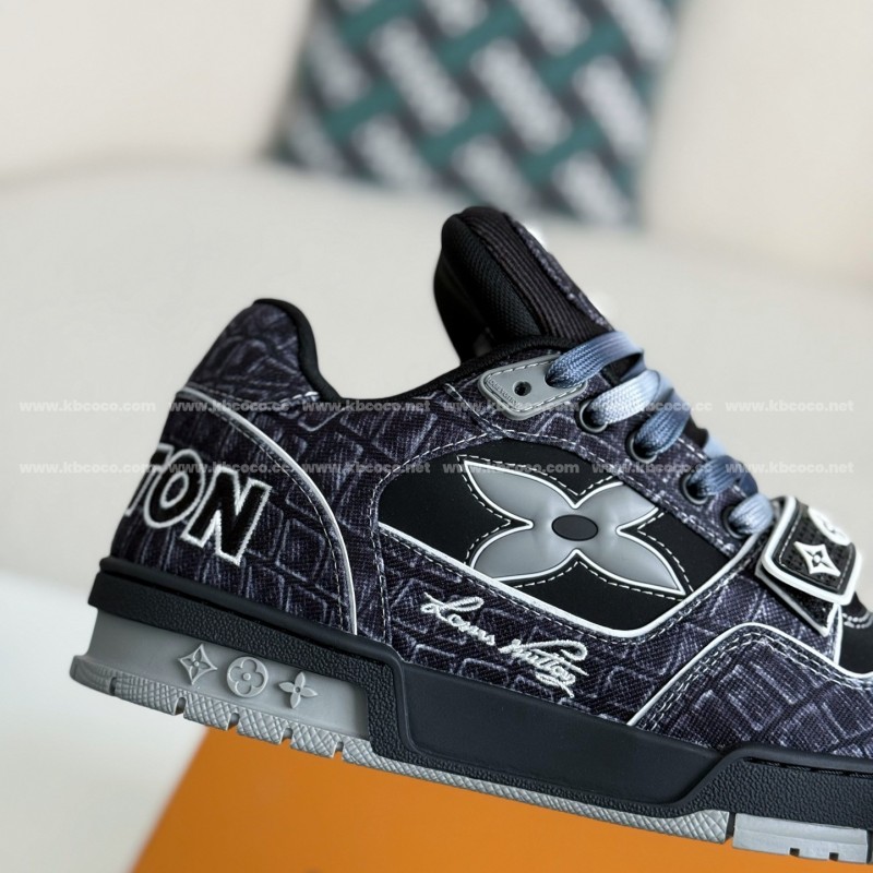 L0*is V*t0n TRAINER SNEAKERS