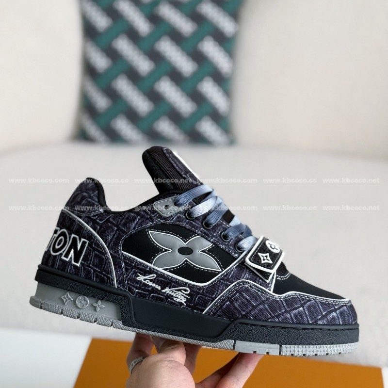 L0*is V*t0n TRAINER SNEAKERS