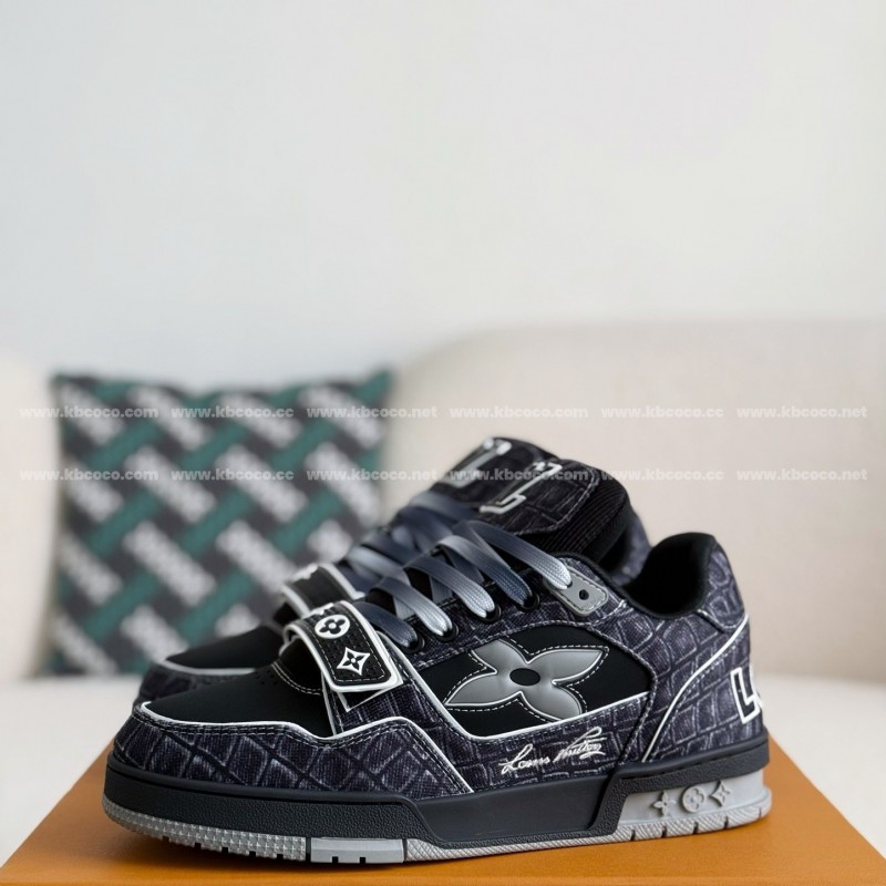 L0*is V*t0n TRAINER SNEAKERS