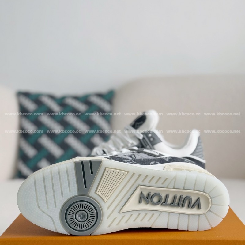 L0*is V*t0n TRAINER SNEAKERS