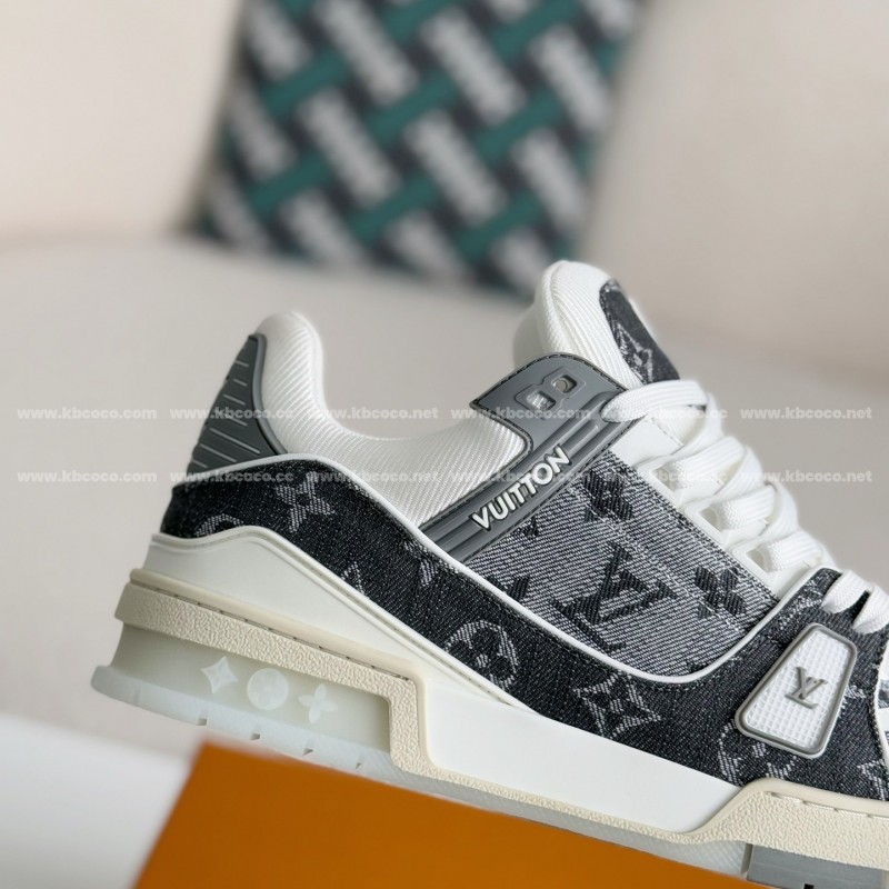 L0*is V*t0n TRAINER SNEAKERS