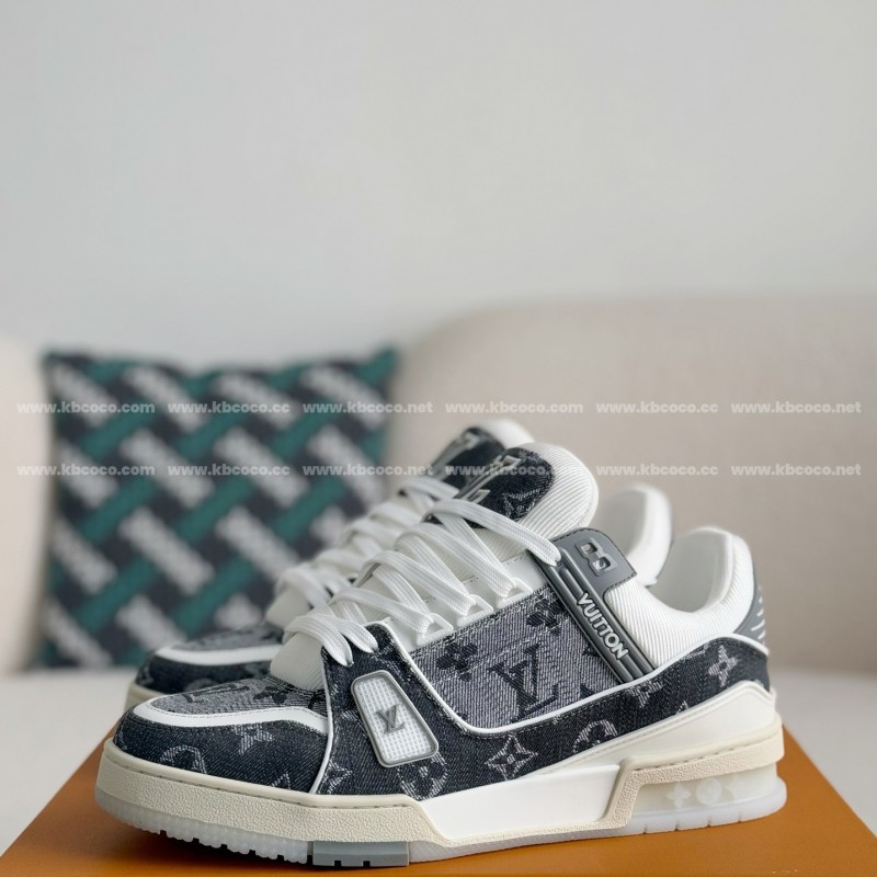 L0*is V*t0n TRAINER SNEAKERS