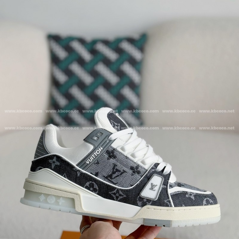 L0*is V*t0n TRAINER SNEAKERS