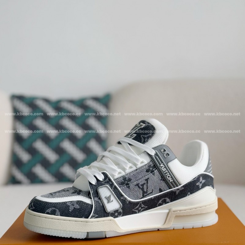 L0*is V*t0n TRAINER SNEAKERS