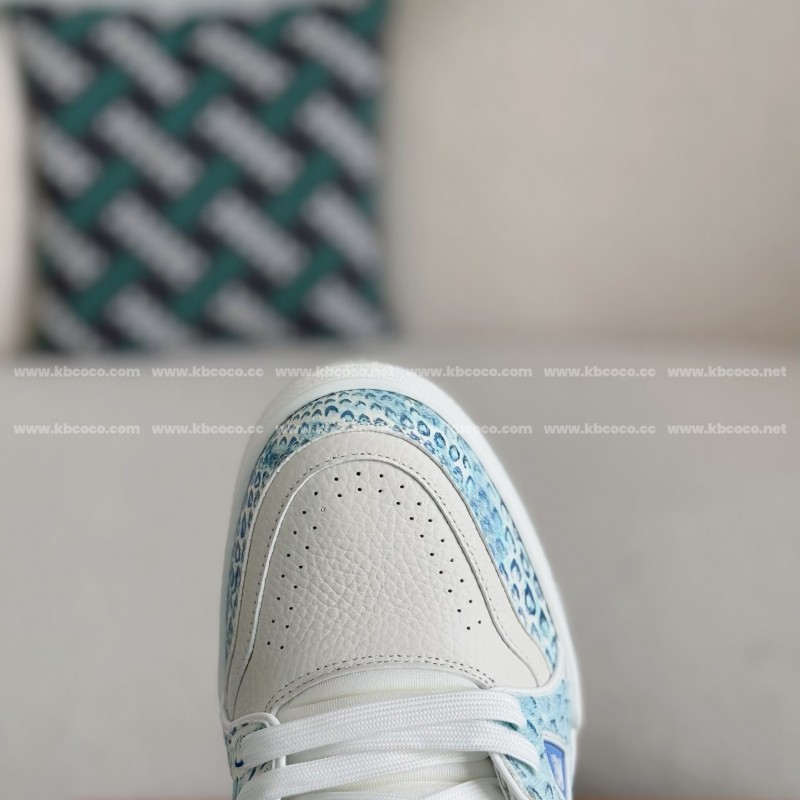 L0*is V*t0n TRAINER SNEAKERS