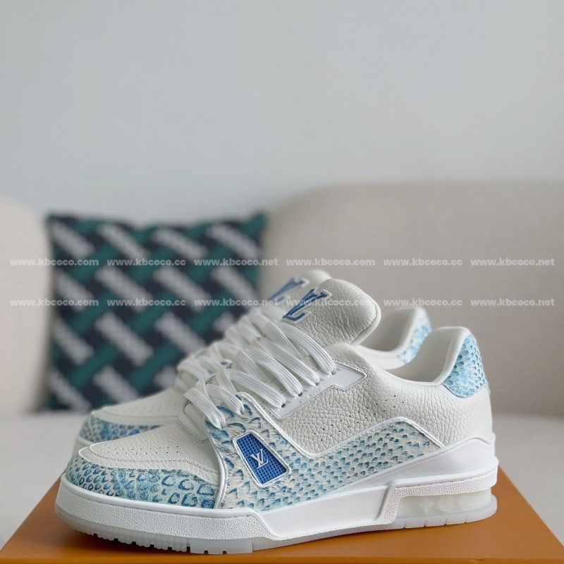 L0*is V*t0n TRAINER SNEAKERS