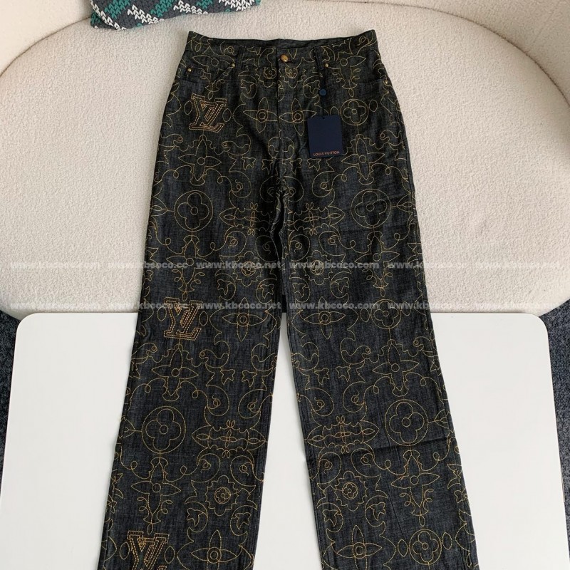 L0*is V*t0n  Costumes