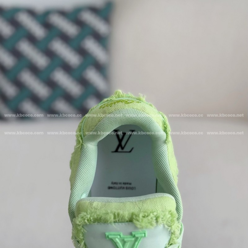 L0*is V*t0n TRAINER SNEAKERS