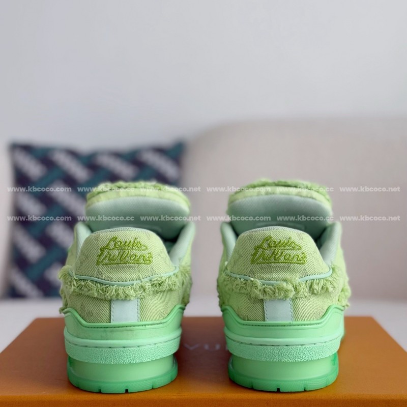 L0*is V*t0n TRAINER SNEAKERS