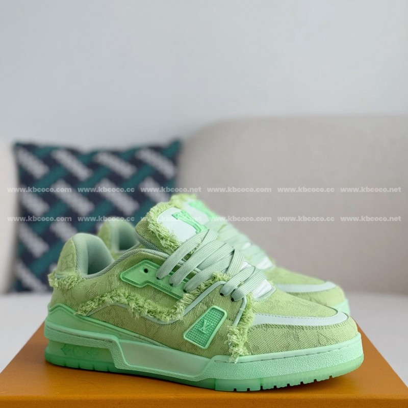 L0*is V*t0n TRAINER SNEAKERS