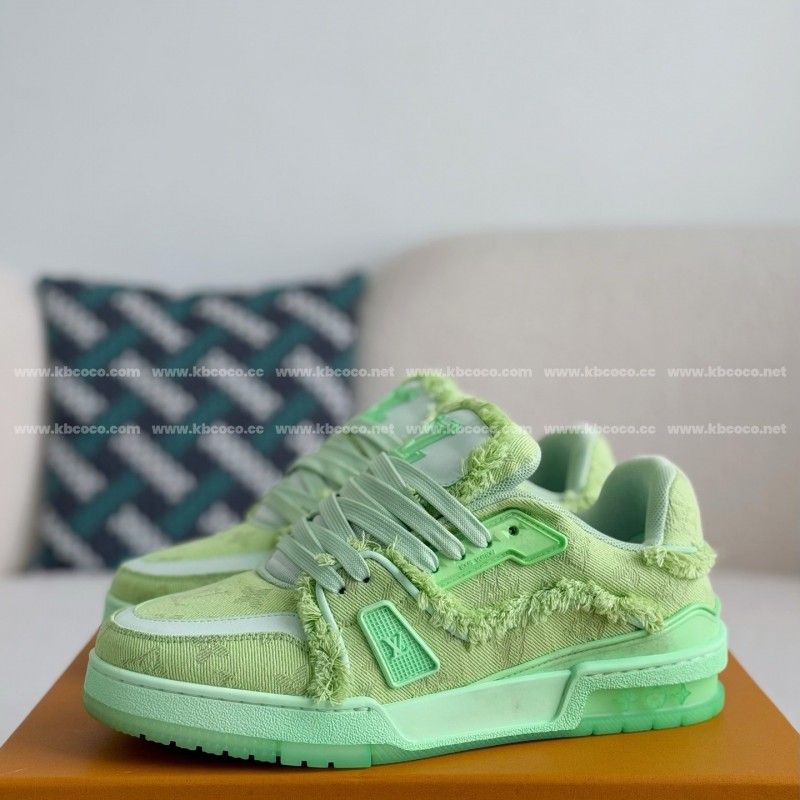 L0*is V*t0n TRAINER SNEAKERS