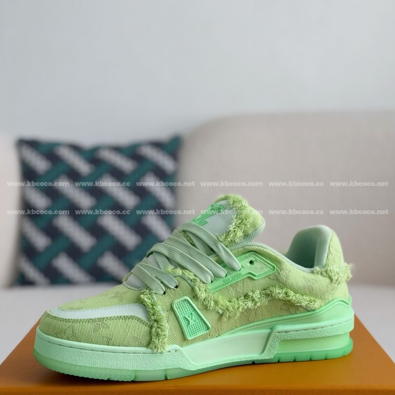 L0*is V*t0n TRAINER SNEAKERS