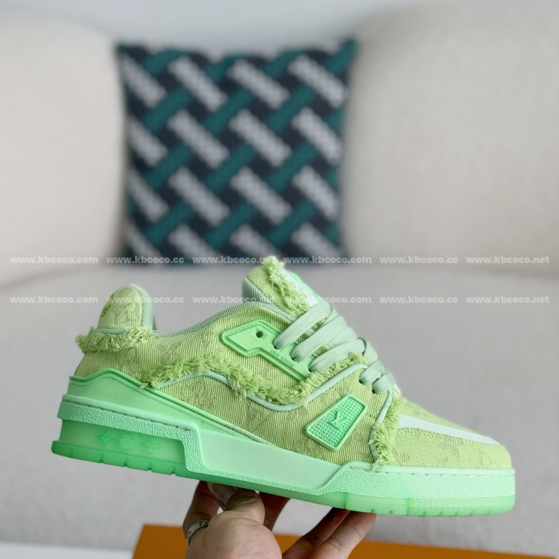 L0*is V*t0n TRAINER SNEAKERS