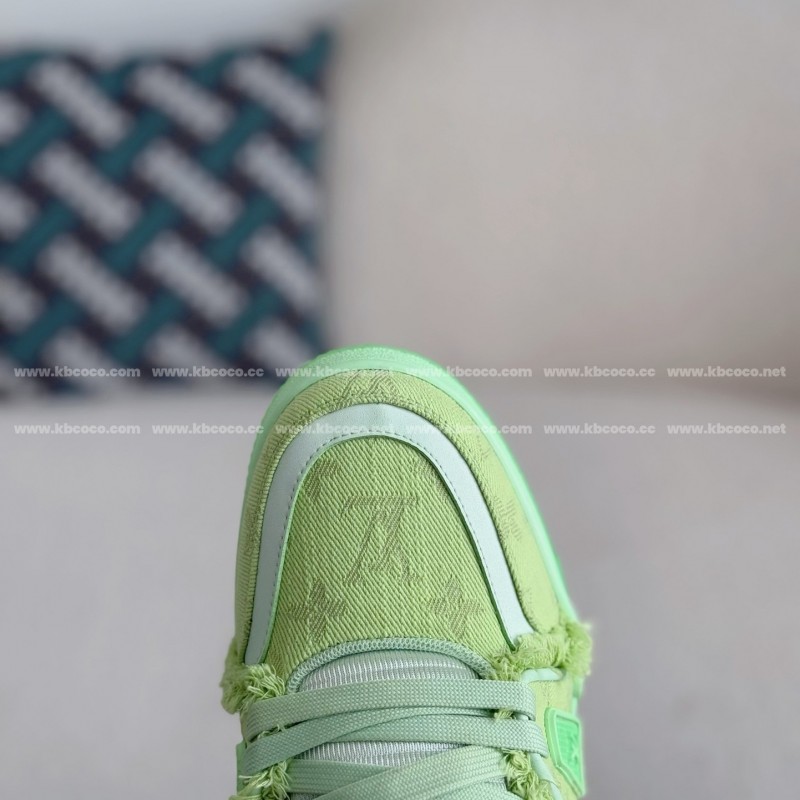 L0*is V*t0n TRAINER SNEAKERS