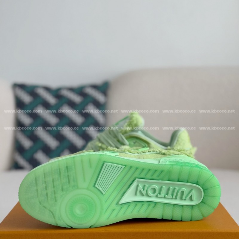 L0*is V*t0n TRAINER SNEAKERS