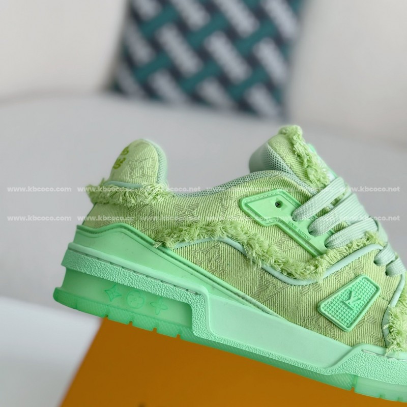 L0*is V*t0n TRAINER SNEAKERS