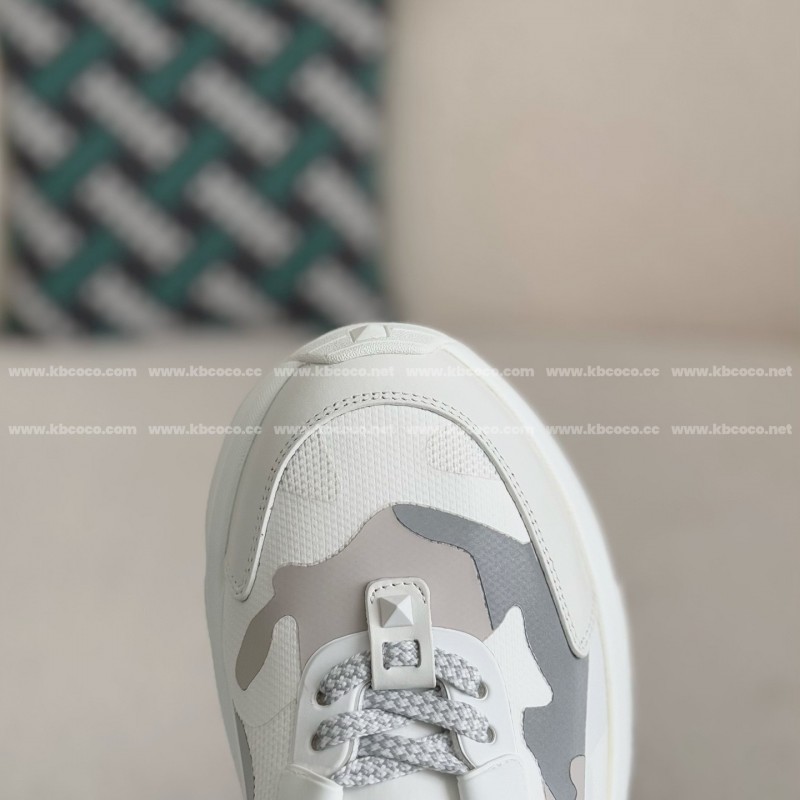 va*t*no Garavani True Act Casual Shoes