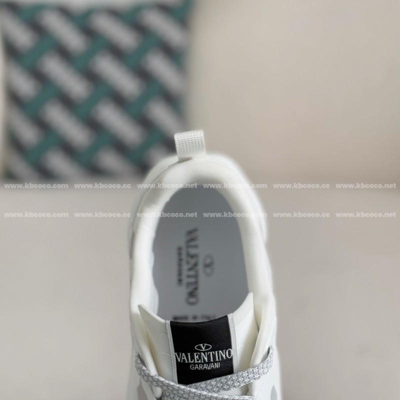 va*t*no Garavani True Act Casual Shoes