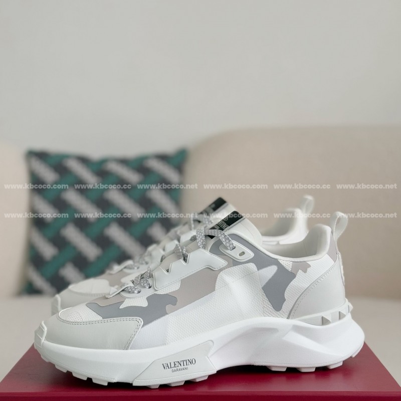 va*t*no Garavani True Act Casual Shoes