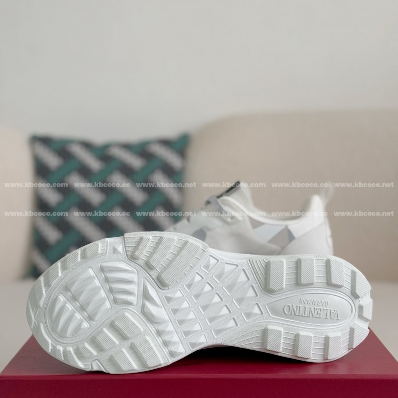 va*t*no Garavani True Act Casual Shoes