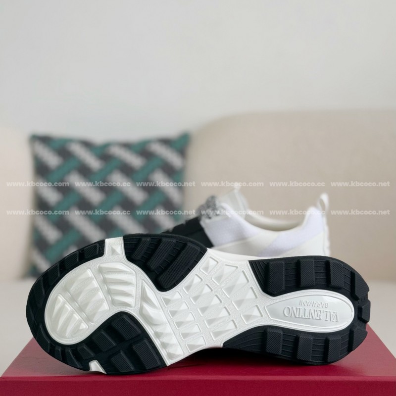 va*t*no Garavani True Act Casual Shoes