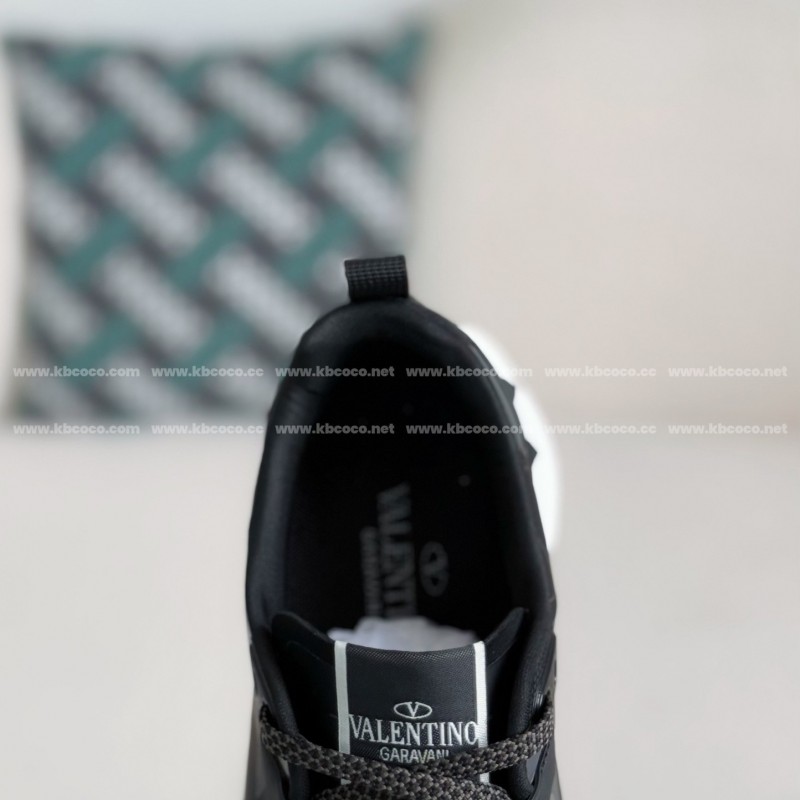 va*t*no Garavani True Act Casual Shoes