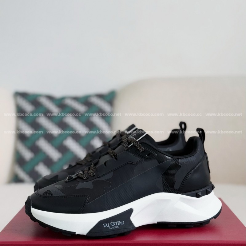 va*t*no Garavani True Act Casual Shoes