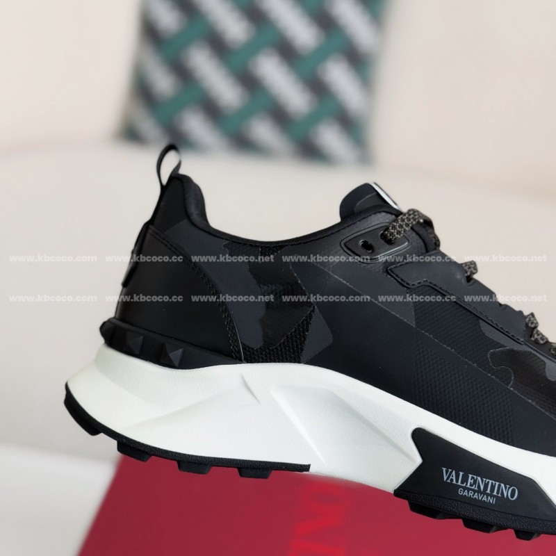 va*t*no Garavani True Act Casual Shoes