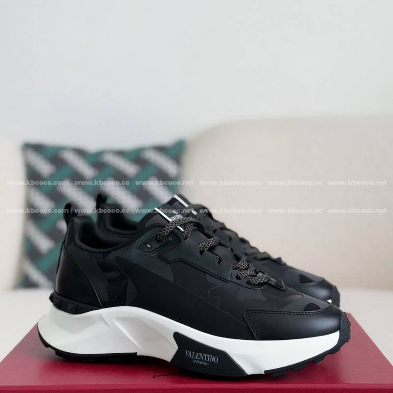 va*t*no Garavani True Act Casual Shoes