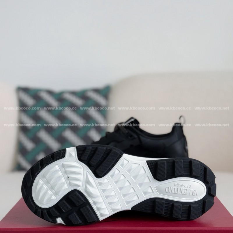 va*t*no Garavani True Act Casual Shoes