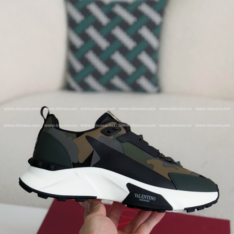 va*t*no Garavani True Act Casual Shoes