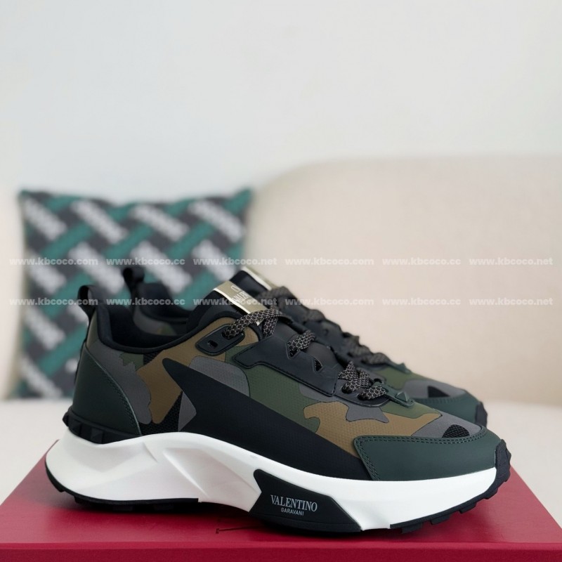 va*t*no Garavani True Act Casual Shoes