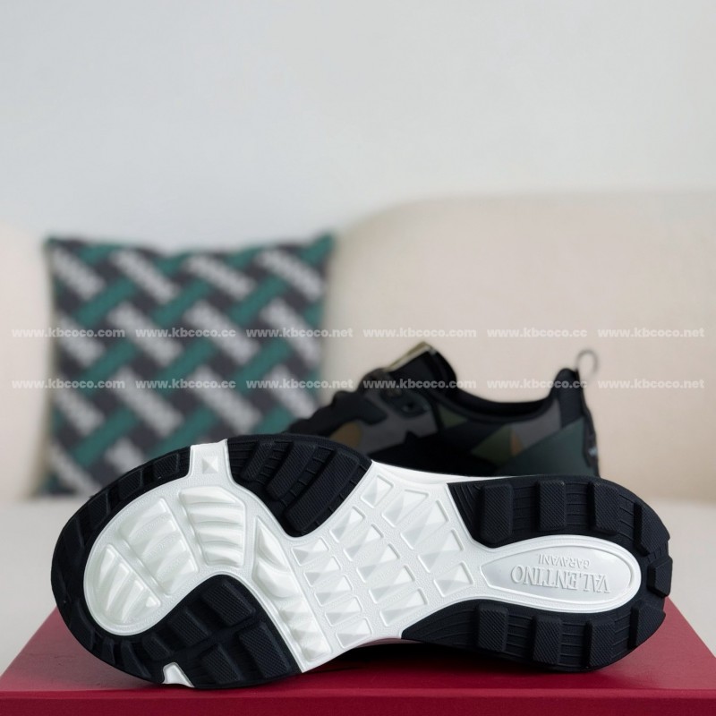 va*t*no Garavani True Act Casual Shoes