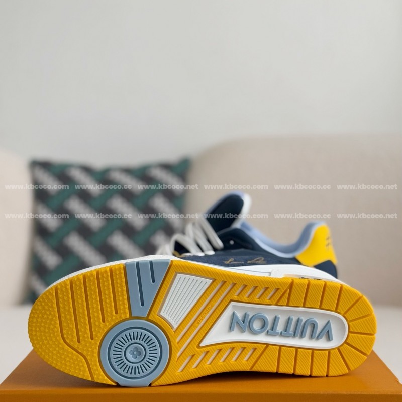 L0*is V*t0n TRAINER SNEAKERS