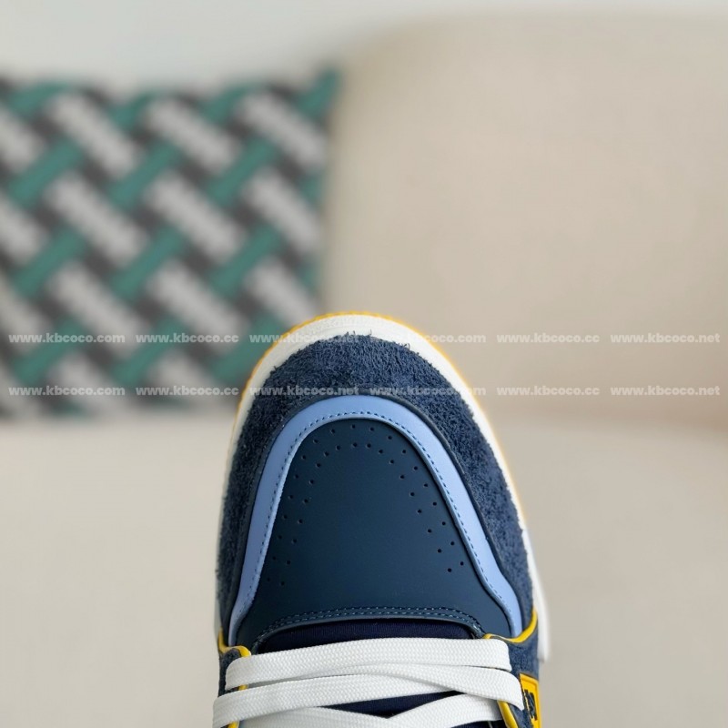 L0*is V*t0n TRAINER SNEAKERS