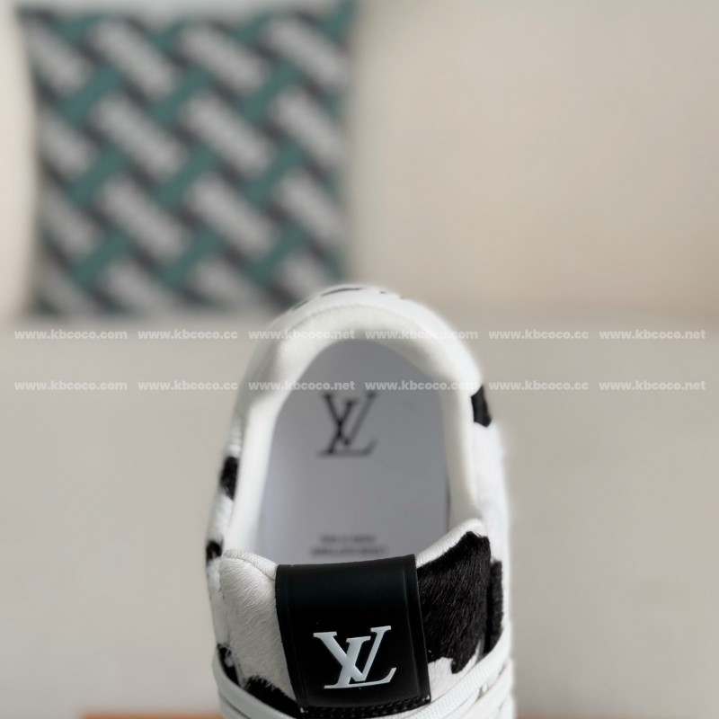 L0*is V*t0n TRAINER SNEAKERS