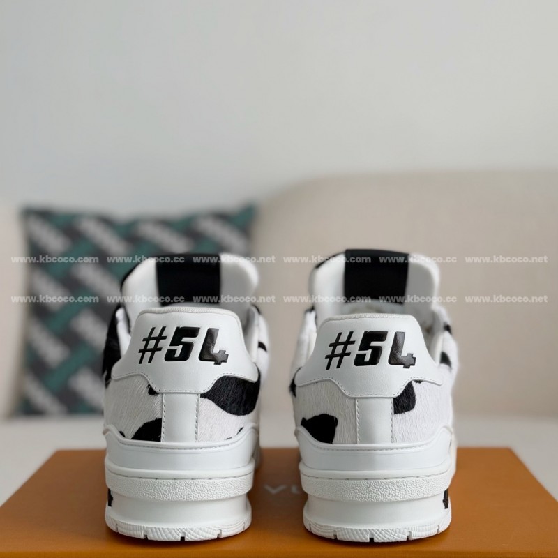 L0*is V*t0n TRAINER SNEAKERS