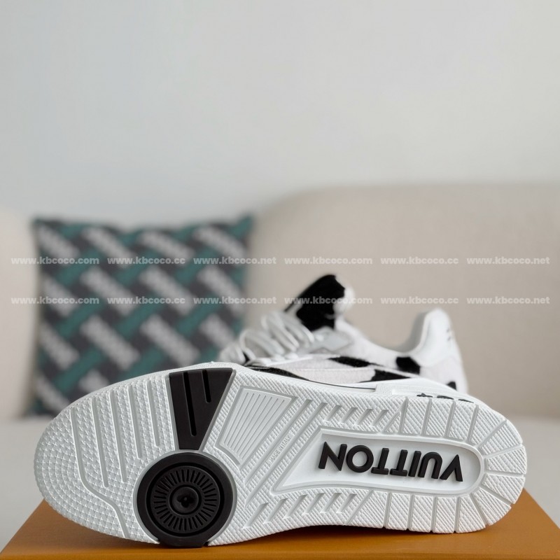 L0*is V*t0n TRAINER SNEAKERS