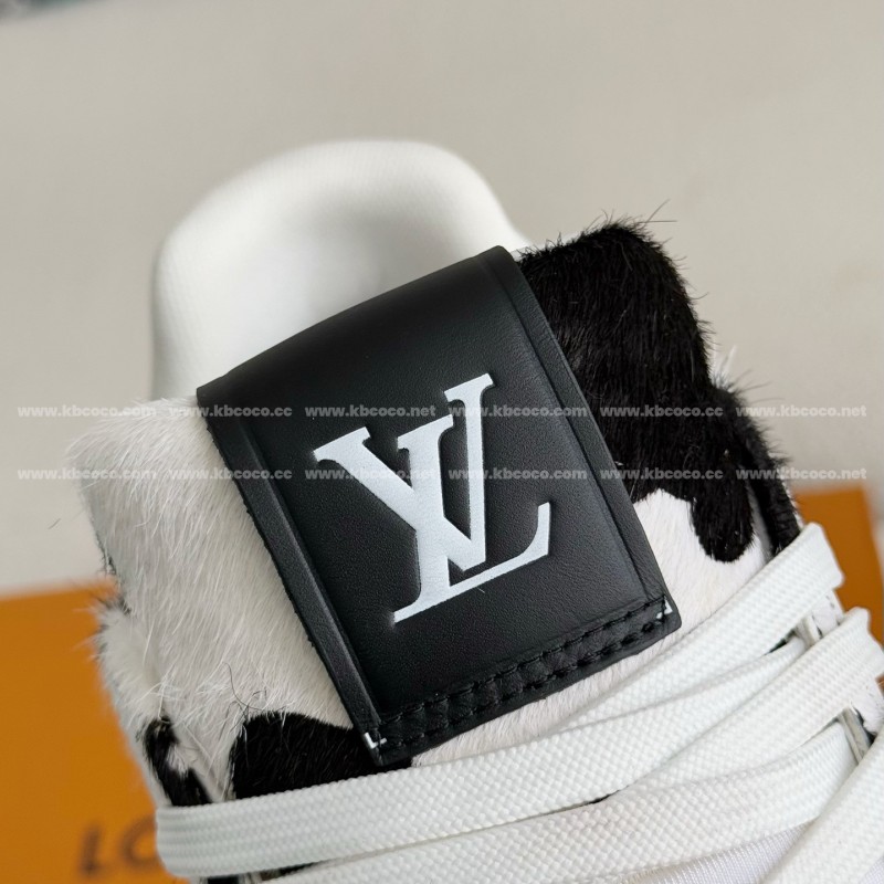 L0*is V*t0n TRAINER SNEAKERS
