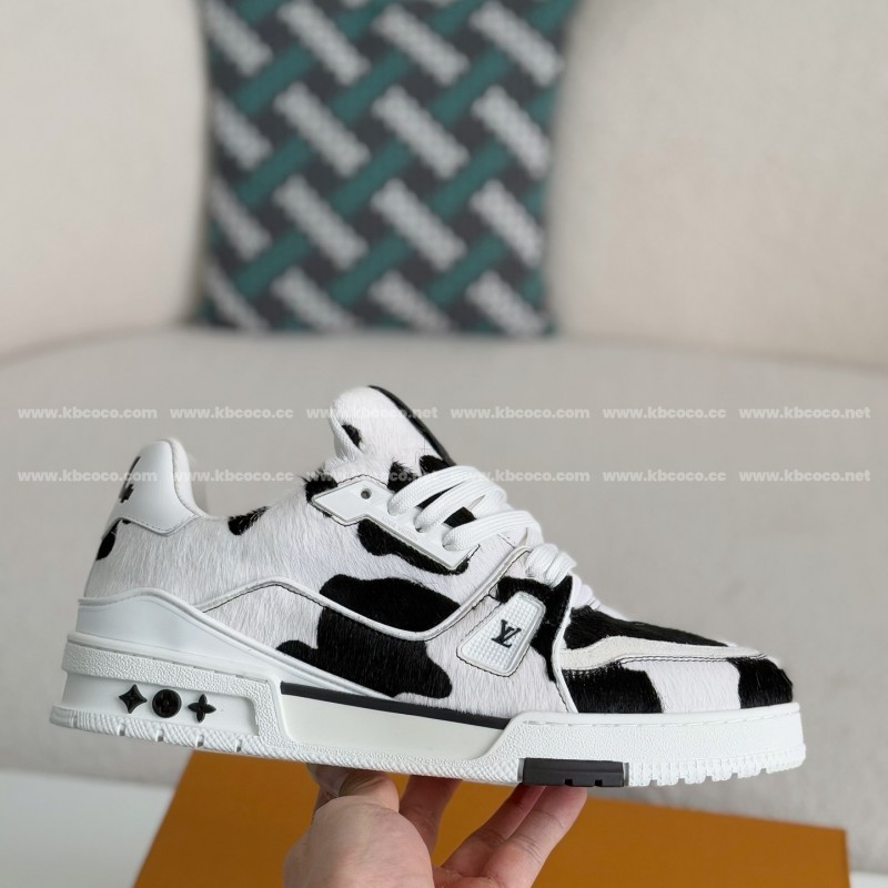 L0*is V*t0n TRAINER SNEAKERS