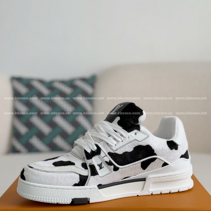 L0*is V*t0n TRAINER SNEAKERS