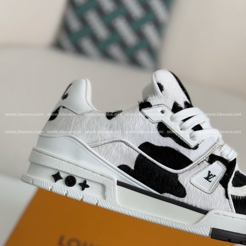 L0*is V*t0n TRAINER SNEAKERS