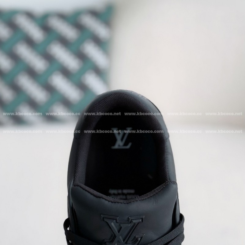 L0*is V*t0n TRAINER SNEAKERS