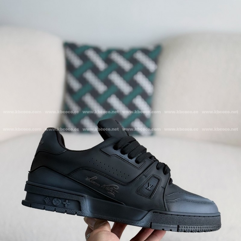 L0*is V*t0n TRAINER SNEAKERS