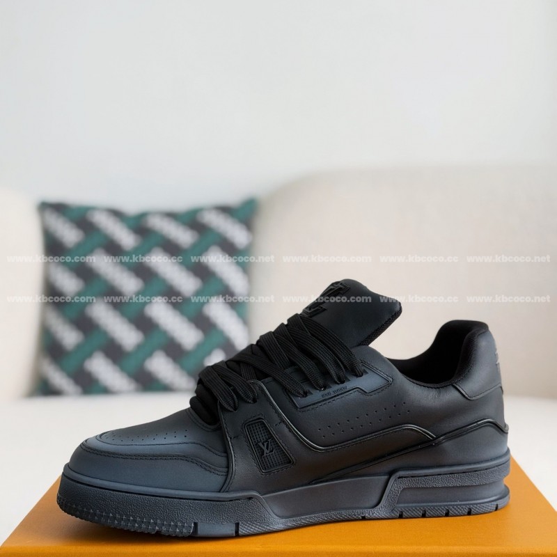 L0*is V*t0n TRAINER SNEAKERS