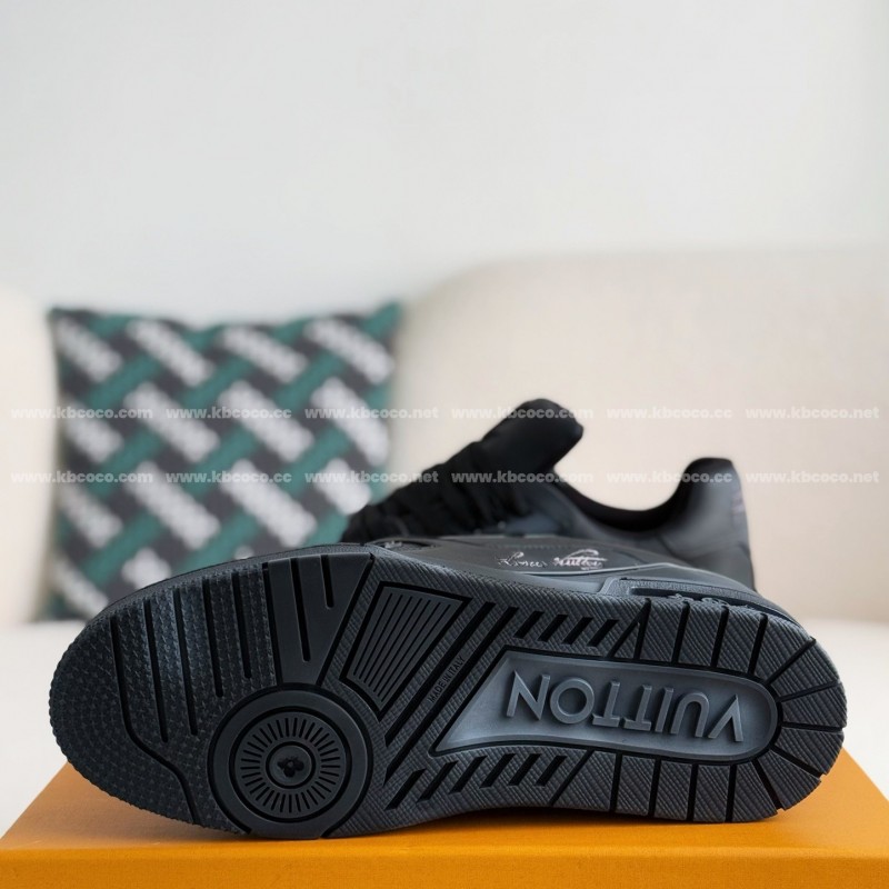 L0*is V*t0n TRAINER SNEAKERS